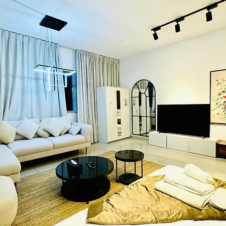 Private Rooms In 3 Bedroom Apartment Skynest Homes Marina Pinnacle-3